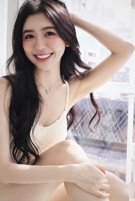Frisches und gutaussehendes Mädchen „Zhang Anqi“ hat ein süßes Lächeln und sieht boximierend aus (10p)
