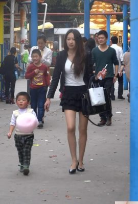 (Online -Sammlung) Straßenfotografie der besten jungen Frau ist immer noch selbstlos, wenn sie ausgesetzt ist (22p) (22p)