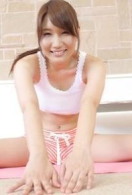 Sexy asiatisches Mädchen, das faltige Muschi nach Wild Sex (13p) zeigt