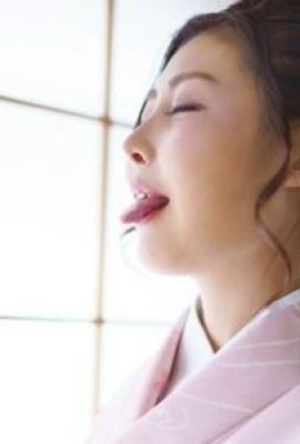Schöne asiatische schmeckt Schwanz und männlichen Arsch vor dem Sex (10p)