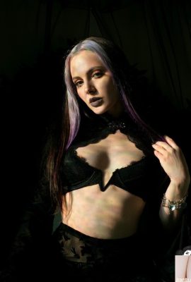 (Suicide Girls) 06. Juli 2025 – Vitadeam – Mond (46p)