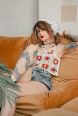 (Suicide Girls) 09. Juli 2025 – Awondrr – in Daze (42p) geschnürt (42p)