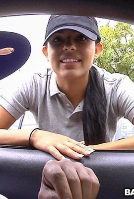 Es ist so befriedigend, einem schönen Mädchen dabei zuzusehen, wie es vor Vergnügen grinst (12P)