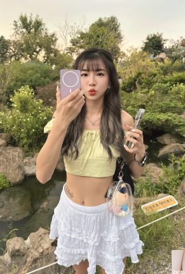 Das glamouröse, heiße Model „Jiujiu“ hat tiefe elektrische Augen und eine unwiderstehliche Figur (10P)