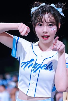 „Belle“ ist ein temperamentvolles Mädchen mit großen und runden Brüsten. Sie sieht auf den Fotos so duftend aus (10P)