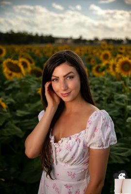 (Suicide Girls) 21. Juli 2025 – Siennabreeze – Flirty In The Flowers (54P)