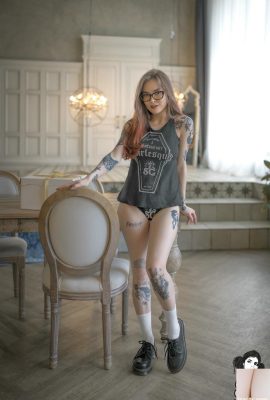 (Suicide Girls) 23. Juli 2025 – Alenagzhel – Dein Geburtstagskuchen (41P)