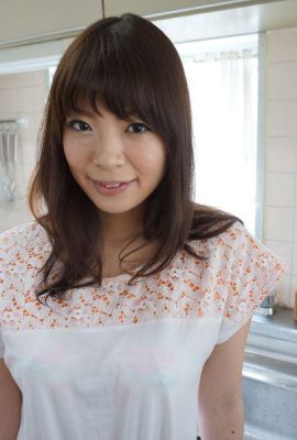 Die junge Hausfrau ist völlig besessen von der T-Verhexung und wartet darauf, dass Shun und Anaconda sie ermahnen (39P)