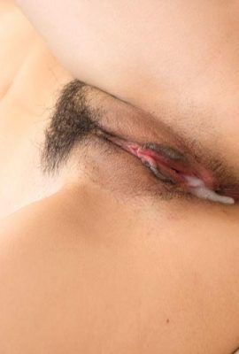 Eine Schlampe in Schuluniform spielt ein Fesselspiel mit einer Gruppe Jungs und wird gefickt, bis das Sperma überläuft (21P)