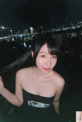 Das Lächeln und der verführerische Körper von „Cosmic Nana“ sorgen dafür, dass sich Menschen sofort verlieben (10P)