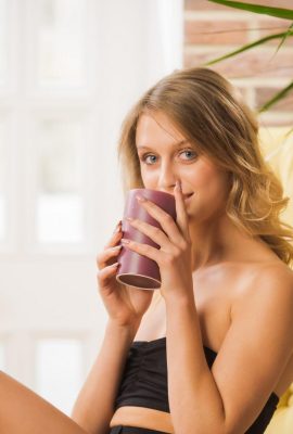 Clarice – Feeling Grand (108P)