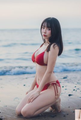 „Kesha Kesha“ hat pralle Brüste und eine gute Figur. Das Bild ist ein Blickfang (10P)