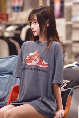 Das süße Mädchen „YY“ hat eine schlanke Figur und Kurven, die so verführerisch sind (10P)