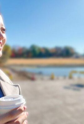 Miku Arima White Cum Swallow File 003 Vollbusige Bürodame, die zu Hause lebt und betrogen wurde, zeigte es ihrem Freund … (18P)