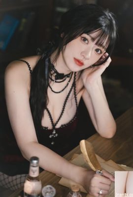 Die superweiße und zarte Haut von „Qiuqiu MiKa“ ist so auffällig, dass die Leute sie nicht ertragen können (10P)